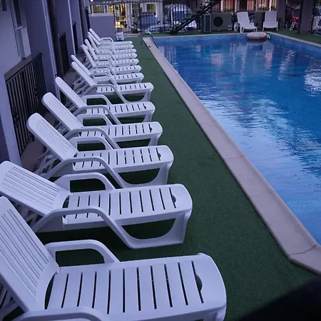 Πανσιόν Aproape De Mare/ La Castel Costinești