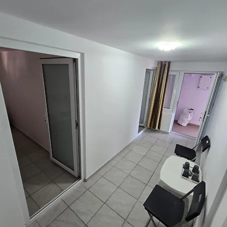 Πανσιόν Aproape De Mare/ La Castel Costinești