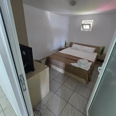 Πανσιόν Aproape De Mare/ La Castel Costinești