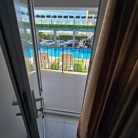 Aproape De Mare/ La Castel