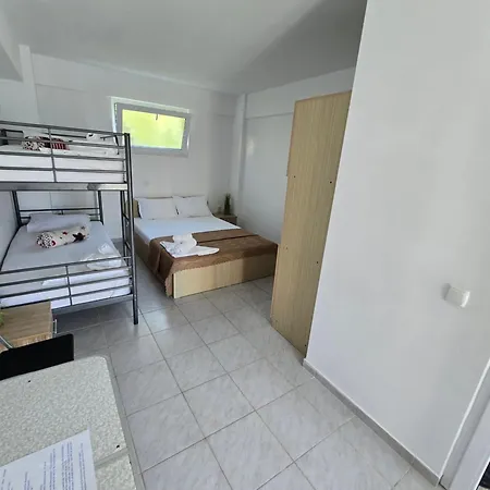 Πανσιόν Aproape De Mare/ La Castel Costinești