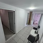 Konukevi Aproape De Mare/ La Castel Costinești