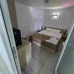 Konukevi Aproape De Mare/ La Castel Costinești