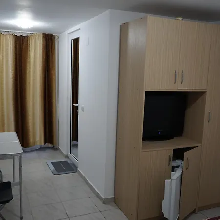 Aproape De Mare/ La Castel Guest house *
